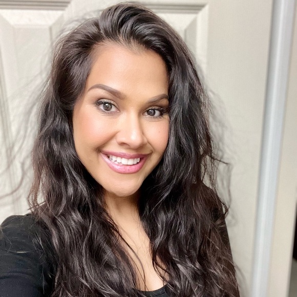Meet your Posher, Aliya - Picture 3 of 3